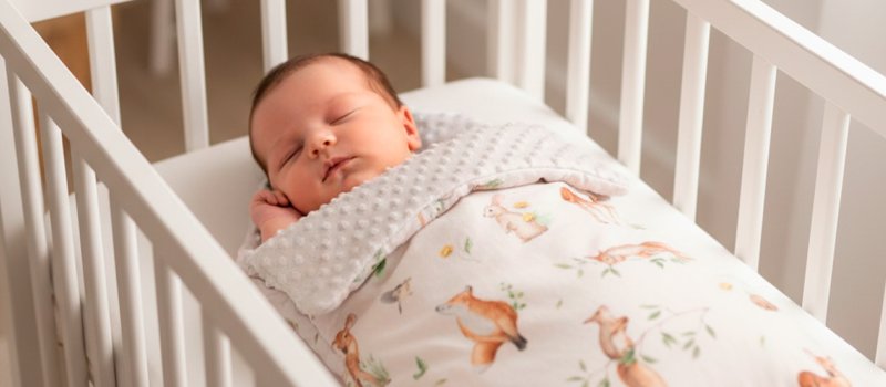 JE EIGEN GEPERSONALISEERDE BABYSTOFFEN MAKEN: BADSTOF, MINKY EN GEGARANDEERDE ZACHTHEID